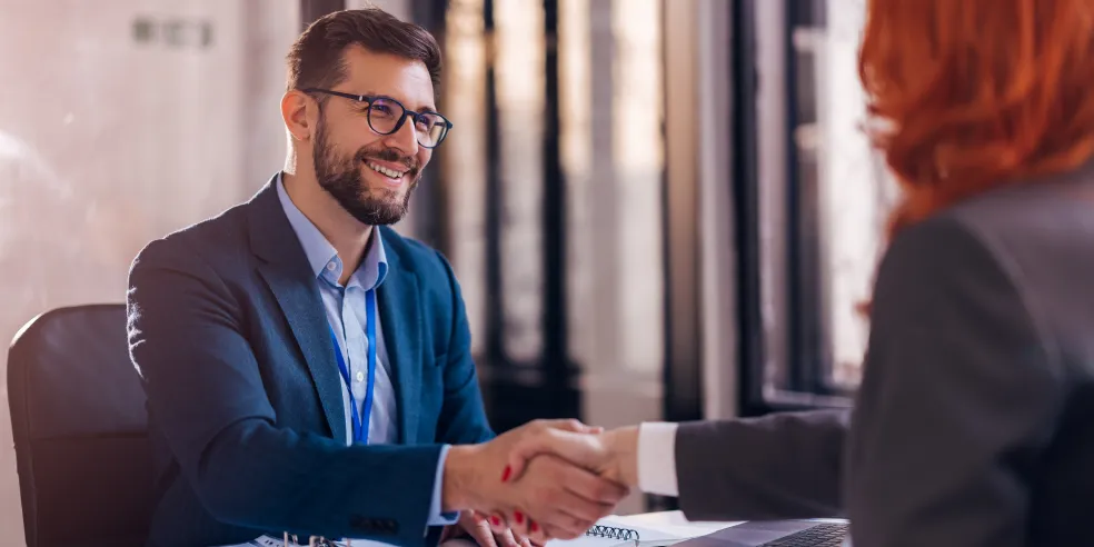 How To Use Linkedin To Source And Hire Sales Managers? | HireQuotient